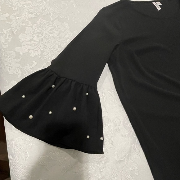 Elle Women's Black ,Bell ,Ruffled 3/4 sleeve, sheer blouse size Medium Blouse. - Picture 4 of 6